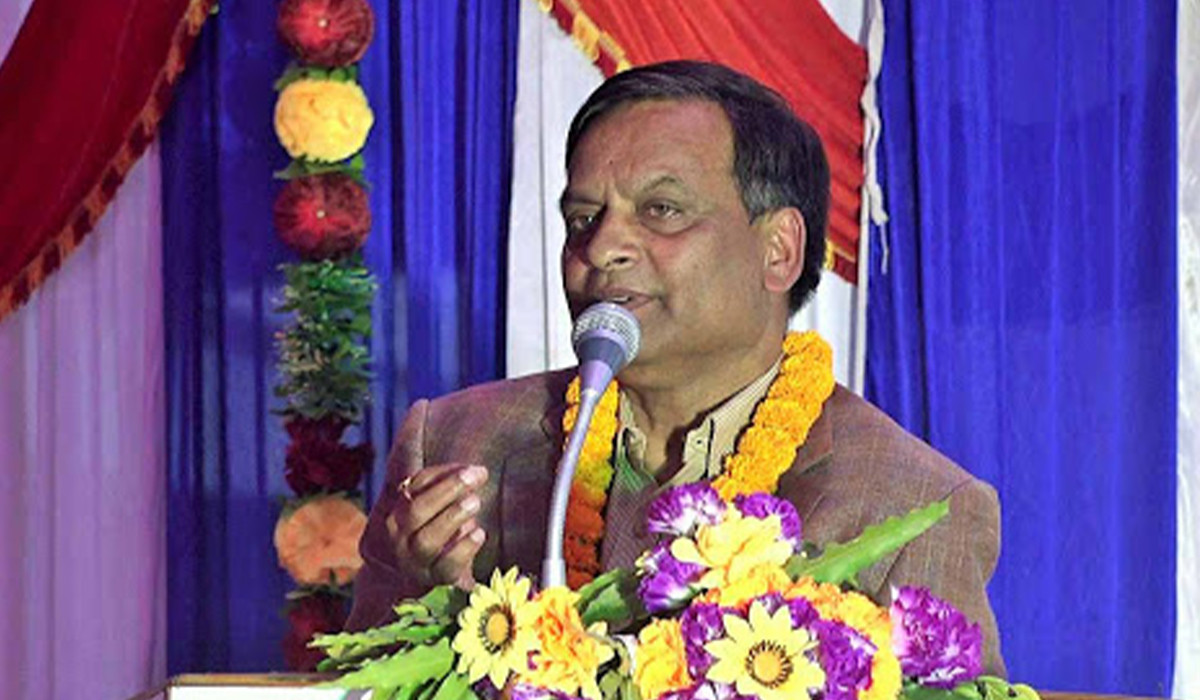 डा. आरपी बिच्छाको सेवा अवधि थप्ने सरकारी निर्णयको चौतर्फी आलोचना